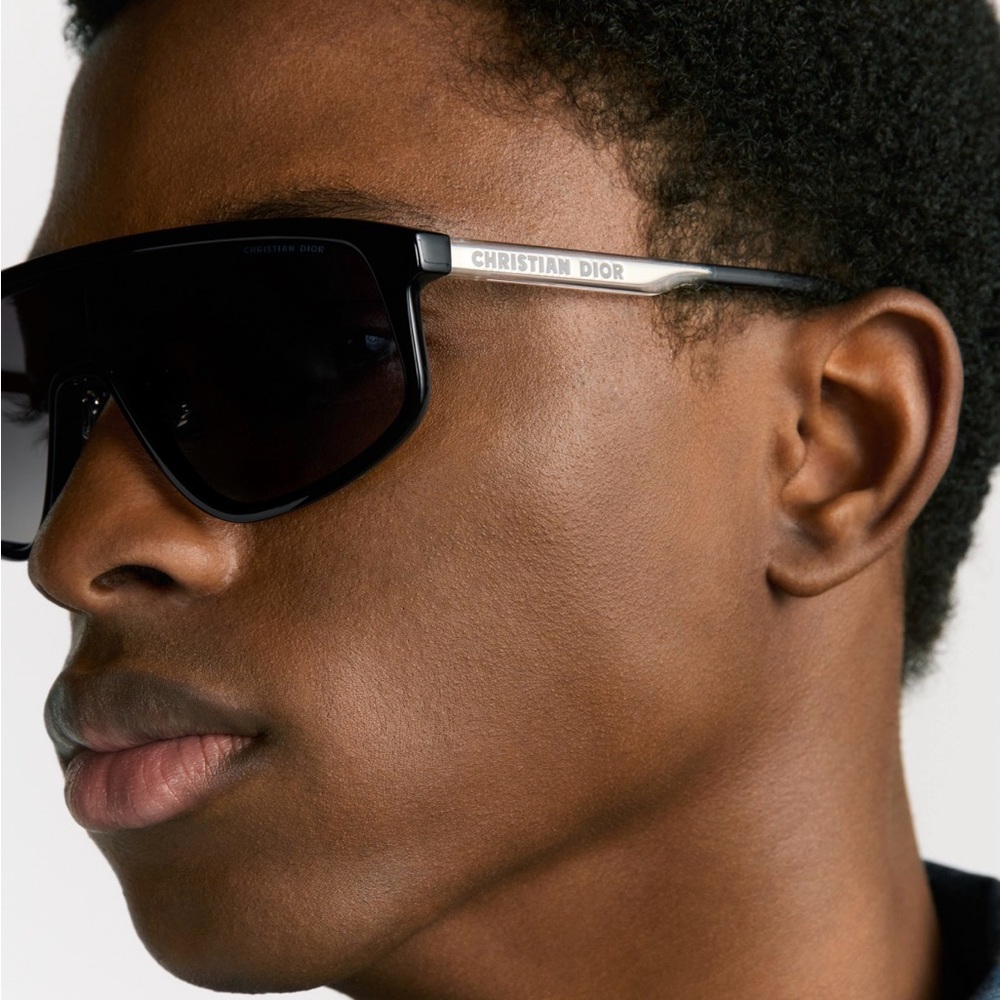 DiorTag M1U
Black Mask Sunglasses - Picture 6 of 6
